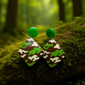 Orecchini dipinti con motivo mimetico verde marrone a forma di diamante, gioielli alla moda per accessori da donna - Product Image 2