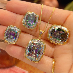 Ensemble de bijoux 3 pièces tendance pour femme, pour mariage, fiançailles, anniversaire, avec des motifs brossés en cuivre plaqué or 14 carats et zircon - Product Image 1