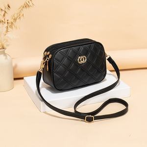 Sac à bandoulière élégant pour femme en PU de haute qualité avec compartiment pour téléphone et logo mignon, noir - Product Image 6