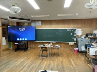 Nouveau tableau blanc interactif numérique de 75 pouces pour les salles de classe, plateforme éducative intelligente intégrée et écologique