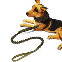 Sangle en nylon de haute qualité OEM Laisse pour chien confortable à double poignée Collier élastique d'entraînement tactique LED pour animaux de compagnie