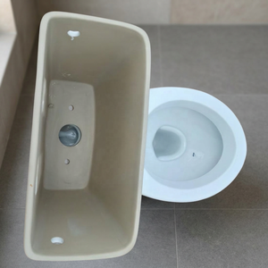 Ensemble WC moderne iranien deux pièces en céramique blanche avec chasse d'eau double, abattant de siège souple et siphon en S - Product Image 2