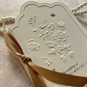 Carte de vœux en papier offset gaufré à motif floral imprimé vanille, design abeilles, impression numérique, logo personnalisé, modèle d'invitation de mariage - Product Image 5