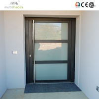 Porte battante moderne pour balcon de bâtiment de bureaux MULTISHADES, dotée de verre haute sécurité et de cadres en aluminium renforcé