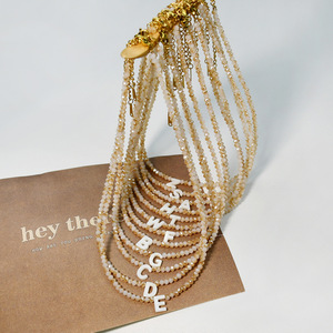 Collar gargantilla con colgante de letra delicada para mujer, cadena de cuentas de cristal minimalista de lujo, joyería de moda para damas que no se deslustra. - Product Image 6