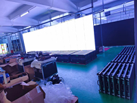 Écran LED vidéo couleur plein format pour extérieur, module P8, panneau 256x128mm, luminosité 5000cd, CMS piloté par l'IA pour la publicité aéroportuaire