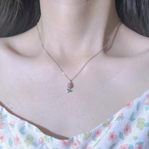 Collar con Colgante de Flor Pequeña con Incrustaciones de Diamantes de Alto Contenido de Carbono en Plata de Ley S925 Súper Brillante, Textura de Lujo Ligero, Cuerpo Completo - Product Image 4