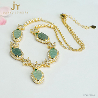 Collier en jadéite de haute qualité, forme de feuille, collier en jade du Myanmar pour femmes, collier en jade naturel de Birmanie sculpté à la main