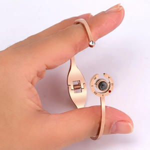 100 Idioma I Love You Pulsera de proyección para Mujeres Hombres Moda romántica Pareja Números romanos Pulsera de cristal Brazaletes - Product Image 4