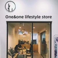 Enseignes publicitaires personnalisées de style européen en PVC, acrylique et acier inoxydable avec éclairage LED, résistantes aux intempéries IP65 pour les devantures de magasins commerciaux
