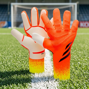 ถุงมือผู้รักษาประตูฟุตบอลมืออาชีพ วัสดุลาเท็กซ์ กันลื่น ระบายอากาศได้ดี ปรับขนาดได้ด้วยแถบตีนตุ๊กแก ใช้ได้ทั้งชายและหญิง - Product Image 3