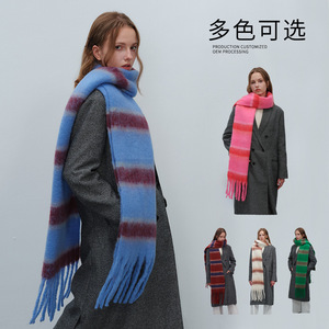 Sciarpa Invernale da Donna di Grande Formato, Calda e Spessa, in Pashmina e Cashmere, con Nappe e Motivo a Quadri - Product Image 1