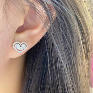 Orecchini a forma di cuore per donna, gioielli minimalisti e dolci per tutti i giorni - Product Image 3