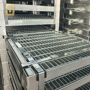 Grille en acier au carbone avec revêtement en <span class=keywords><strong>zinc</strong></span>, anti-corrosion et durable, pour fossés de drainage extérieurs - Product Image 4