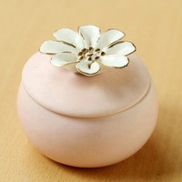 Novel Boho vente chaude boîtes à bijoux en céramique brillante écologique avec fleur à la main porcelaine bibelot boîte artisanat et cadeau décor moderne