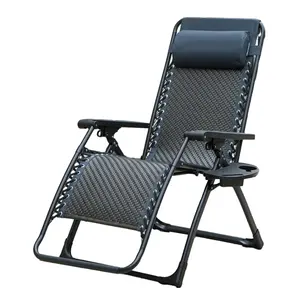 Silla de mimbre portátil de ratán para exteriores, silla de salón plegable ajustable de gravedad cero con almohada extraíble para césped de playa