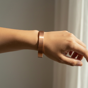 Brazalete de Cobre Puro Hecho a Mano con Grabado, Joyería de Cobre Sólido con Símbolo Rúnico Curativo para Hombres y Mujeres, Diseño Simple OEM - Product Image 1