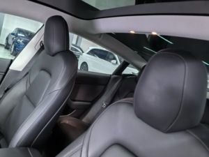 <span class=keywords><strong>Tesla</strong></span> <span class=keywords><strong>Model</strong></span> <span class=keywords><strong>3</strong></span> 2020 Usata, Versione Standard Range Plus RWD, Batteria LFP, Cambio Automatico, Pneumatici R18, Interni Chiari, Veicolo Elettrico Sicuro ed Economico - Product Image 5