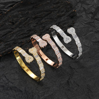 Venta Directa de Fábrica de Nuevos Accesorios de Hip-hop y Rap, Brazalete Abierto Moderno con Incrustaciones de Circonio en Forma de Corazón