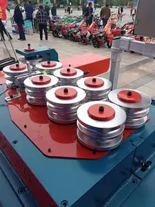 מכונות כיפוף צינורות וצינורות מתכת אוטומטית מכונה ליצירת גליל צינורות צינור רולר מכופף מכונה