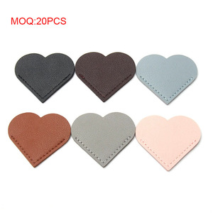 Marcapáginas de PU al por mayor, marcapáginas de corazón de cuero PU para <span class=keywords><strong>promociones</strong></span>, marcapáginas de lectura de esquina de página bonita, accesorios - Product Image 1