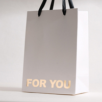 Sac fourre-tout noir sur mesure, écologique, recyclable, avec logo doré estampé à chaud, poignée en ruban, emballage cadeau haut de gamme pour créateur