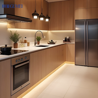 Ensemble de cuisine en bois massif laqué gris clair de luxe, armoires, placards, meubles de cuisine modernes sur mesure avec îlot