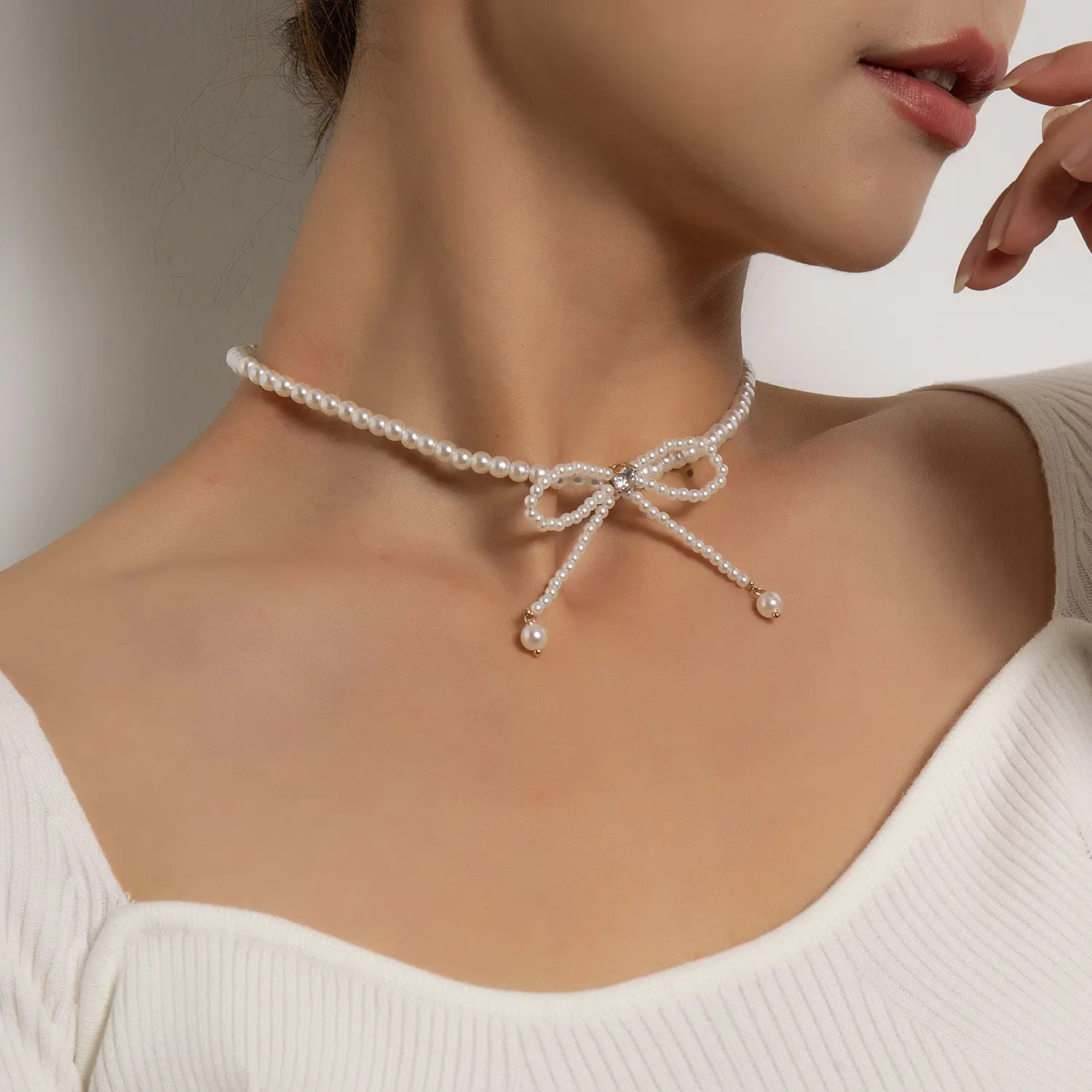 Kalung Choker kupu-kupu mutiara kristal wanita modis dapat diatur Musim Panas 2024