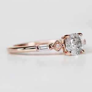 แหวนเงินแท้ 925 ประดับมอสซาไนต์ทรงรีสีเงิน - Product Image 2