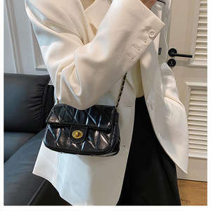 Sac à bandoulière multifonctionnel pour femme, tendance, en PU rouge durable, motif quadrillé, style niche - Product Image 2