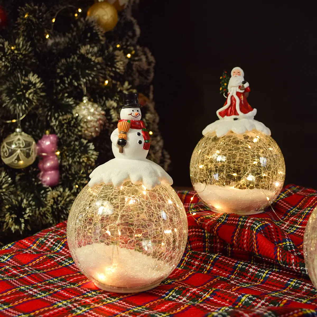 新しいクリスマスの到着カスタマイズされたLED照明付きクラックルガラスボール装飾ライト付きガラスアート工場サプライヤー