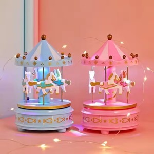 กล่องดนตรีหมุนรูปม้าหมุนสุดหรู 1 ชิ้น ของเล่นหมุนโรแมนติก งานแฮนด์เมด ของขวัญกล่องดนตรี - Product Image 1
