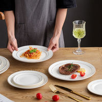 Assiettes en céramique sublimées dorées, résistantes à l'usure, aux hautes températures et respectueuses de l'environnement