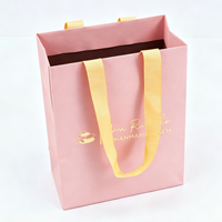 Sacs en papier personnalisés de luxe avec poignées en ruban pour boutiques, emballages de vente au détail, design imprimé rose pour vêtements et sous-vêtements