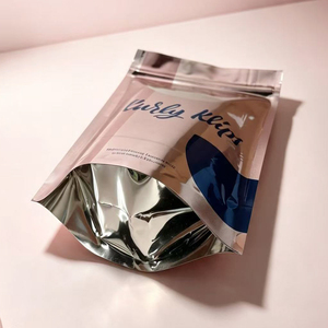Bolsa Doypack personalizada impresa en color oro rosa con cierre de cremallera para empaque de productos de belleza y extensiones de cabello - Product Image 2