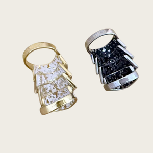 Anello Stile <span class=keywords><strong>NANA</strong></span> di Alta Qualità, Anello Punk Cool con Design Saturno Nero e Oro - Product Image 1