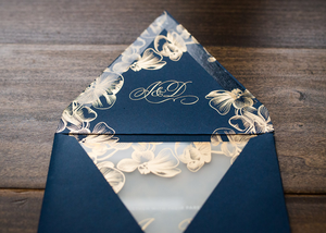 INVITATIONS DE MARIAGE EN ACRYLIQUE givrées en feuille <span class=keywords><strong>d</strong></span>'<span class=keywords><strong>or</strong></span> ORCHIDÉE de luxe avec <span class=keywords><strong>d</strong></span>étail en relief doré Cartes <span class=keywords><strong>d</strong></span>'information et enveloppe RSVP - Product Image 3