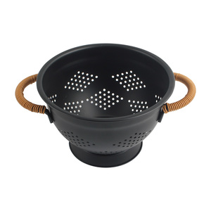 Passoire en métal noir mat pour la cuisine, passoire en acier inoxydable de 5 litres avec poignée - Product Image 2