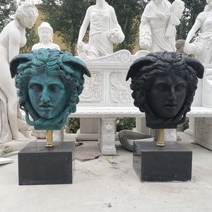 Sculpture décorative <span class=keywords><strong>de</strong></span> jardin Persée tuant <span class=keywords><strong>la</strong></span> méduse Persée en bronze moulé avec <span class=keywords><strong>la</strong></span> tête <span class=keywords><strong>de</strong></span> <span class=keywords><strong>la</strong></span> méduse Statue - Product Image 4