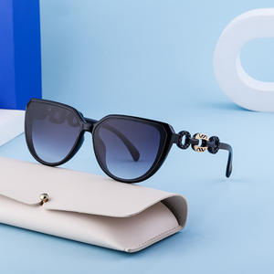 Gafas de sol estilo europeo con cadena y forma de ojo de gato para mujer, protección UV400, montura de PC, lentes negras, moda urbana. - Product Image 3