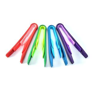 Pinces alimentaires en plastique colorées, ensemble de trois pièces, réutilisables, antidérapantes, pour pain, salade, gâteau, bleu, violet, vert, rouge - Product Image 4