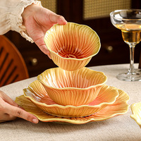 Ensemble de vaisselle en céramique de style nouveau, motif pétale, design rétro luxueux, assiettes à dim sum/gâteaux, bols à riz et à soupe