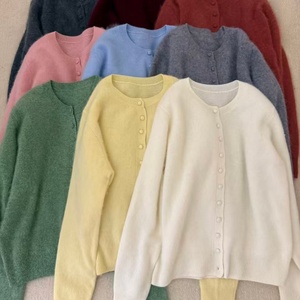 Cárdigan <span class=keywords><strong>de</strong></span> <span class=keywords><strong>punto</strong></span> suave <span class=keywords><strong>de</strong></span> alta calidad con cuello redondo y elegante abertura - Product Image 1