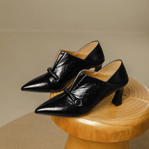 Zapatos de tacón bajo unisex de cuero vacuno calado, estilo moderno 2026, con punta y tacón gato, cómodos - Product Image 1