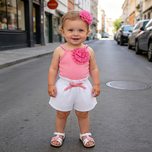 Set di <span class=keywords><strong>Abbigliamento</strong></span> Estivo per <span class=keywords><strong>Bambina</strong></span> 0-3 <span class=keywords><strong>Anni</strong></span>, Top Floreale Senza Maniche con Bretelle Singole a V + Pantaloncini - Product Image 3