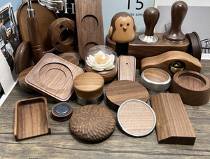Letrero de Madera de Nogal Negro Sólido Personalizado con Logotipo Grabado con Láser y Mecanizado CNC para Hoteles y Resorts de Lujo - Product Image 6
