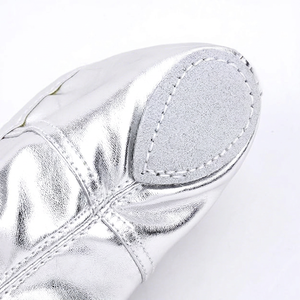 Chaussons de danse plats en cuir PU souple argenté Baifa Dancin pour femmes avec sangles élastiques, faible MOQ, OEM, ODM, DDP, haute qualité - Product Image 4