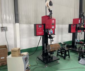 Port <span class=keywords><strong>d</strong></span>'entrée de sortie de tuyau de réservoir de cylindre de soudage automatique - Product Image 2