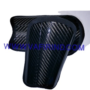 2019 Espinillera de fútbol de fibra de carbono ligera Juego de 3 piezas - Product Image 1