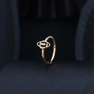 Bague en diamant véritable Orbit Loop, bijoux fins élégants de créateur, un bijou moderne et scintillant, un cadeau de mariage tendance - Product Image 1